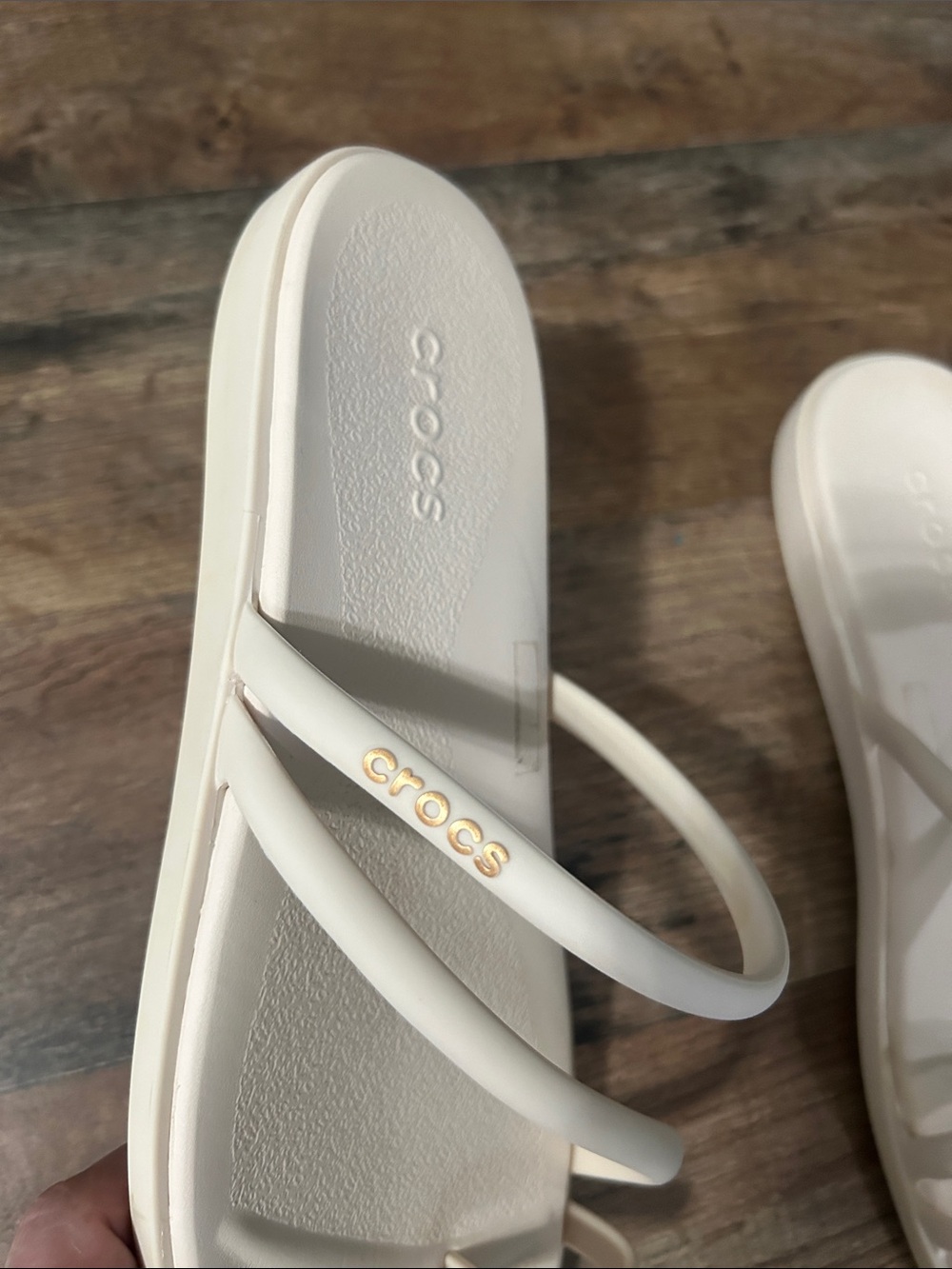 CROCS Women’s Ivory Strappy Toe-Ring Slide Sandals - Picture 2 of 6